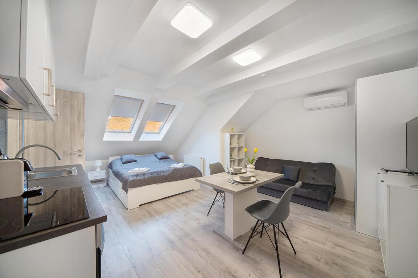 Agoston Apartman 1-2 - Lora,Marci ペーチ エクステリア 写真